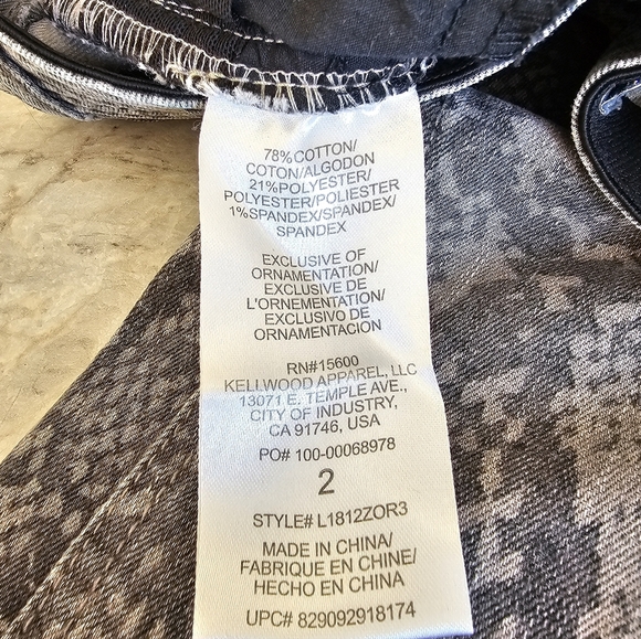 Wit & Wisdom Gray Snake Print Skinny Jeans Size 2 - Picture 7 of 7